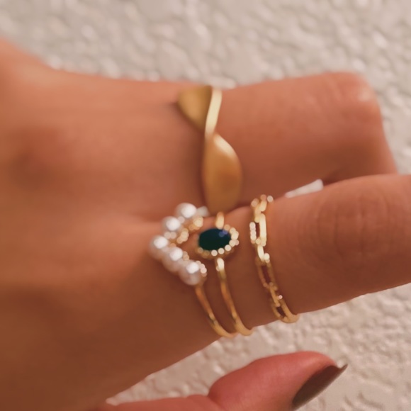 LAST ONE 💖Golden Minimalistic Ring - Picture 6 of 12